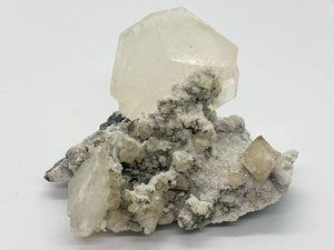 Octahedral Scheelite with Cube Fluorite