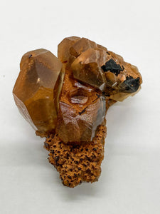 Iron-oxidized Quartz on Calcite